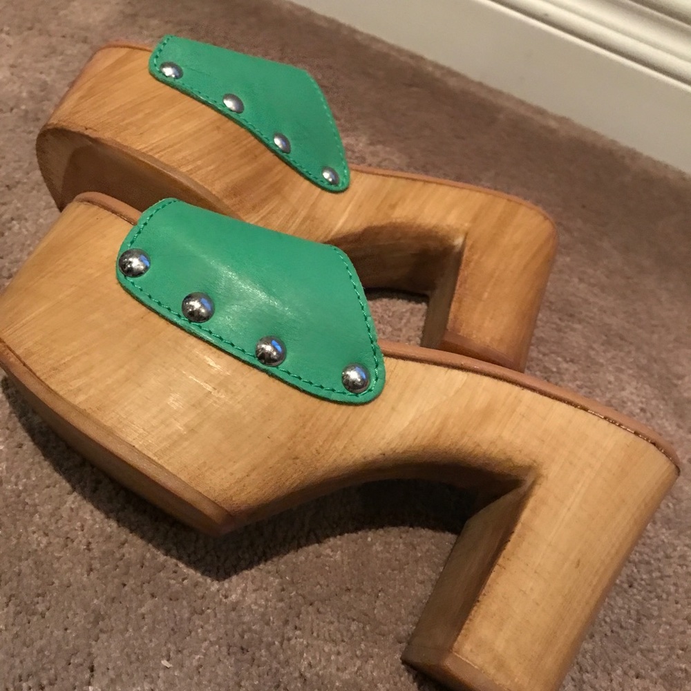 Steve Madden clogs